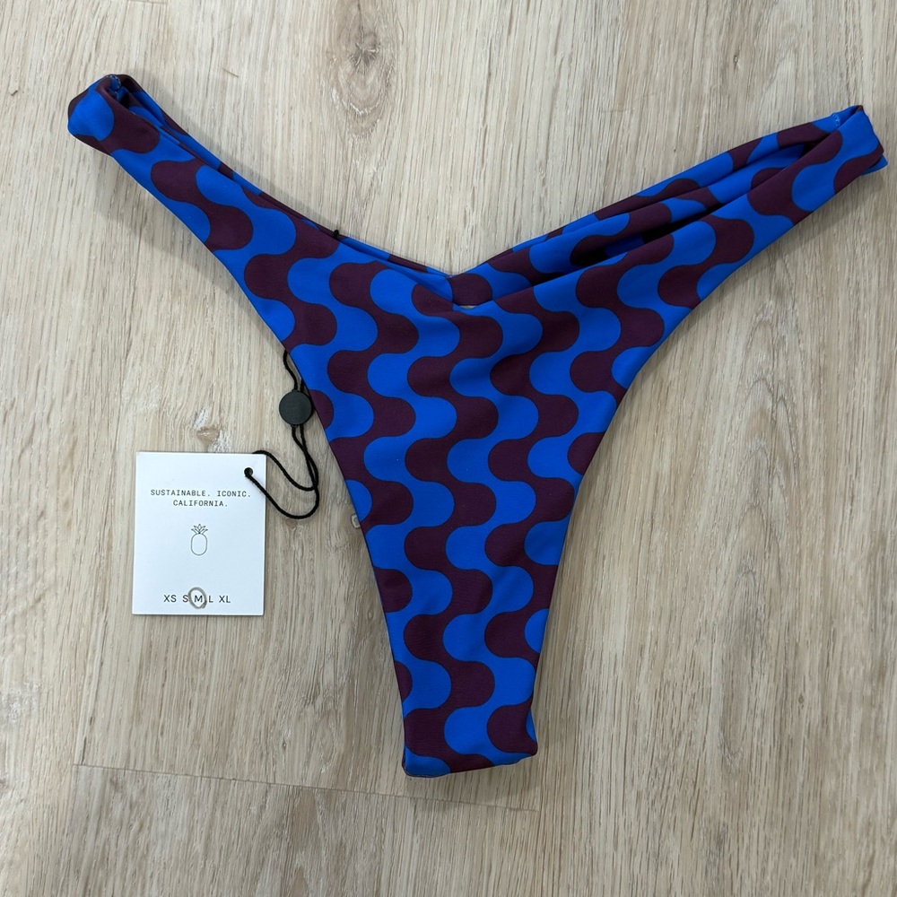 NWT SKATIE women’s bikini “teeny” bottoms- medium
